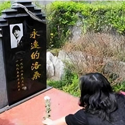 轻功水上漂搞笑下一句:当轻功遇上水面,谁才是真正的‘武林笑星’?