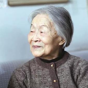 无尽争霸唱歌峡谷下一句，勇者之路永不止步，破晓之光照耀前行。