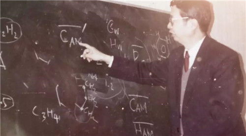 (叩门啥意思)叩门怨:点灯2带来的故事内容,猎奇心理盛宴