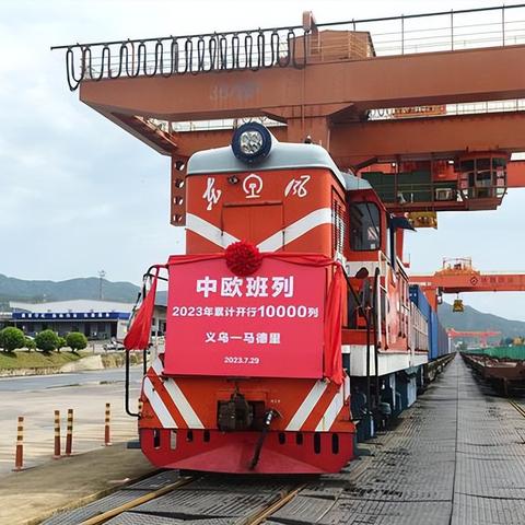 (当火车鸣笛三秒再度启程)当火车鸣笛三秒讲的什么？揭秘背后隐藏的秘密与真相!