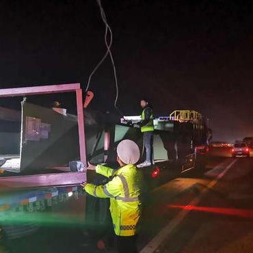 (当火车鸣笛三秒再度启程)当火车鸣笛三秒讲的什么？揭秘背后隐藏的秘密与真相!