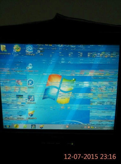 (电脑一直重启花屏)电脑频繁自动重启并出现花屏问题，如何解决？