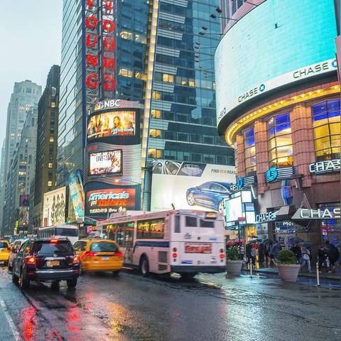 娱乐圈游戏人生：揭秘如何以巧妙策略与机智应对娱乐圈的繁华与无奈