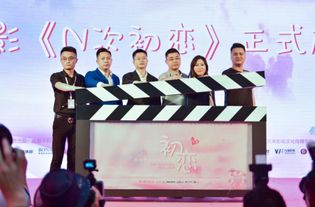 一起手拉手共舞，我们的心同频共振，甜蜜如初恋，热烈如烈日畅舞