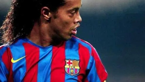 (小罗足球生涯回顾)足坛重开之小罗：传奇巨星再度闪耀绿茵场