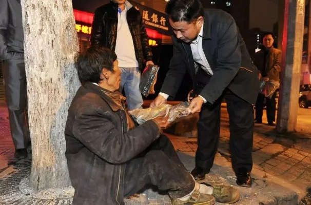 流浪守护者：用爱的力量传递温暖，守护无家可归者的希望与未来