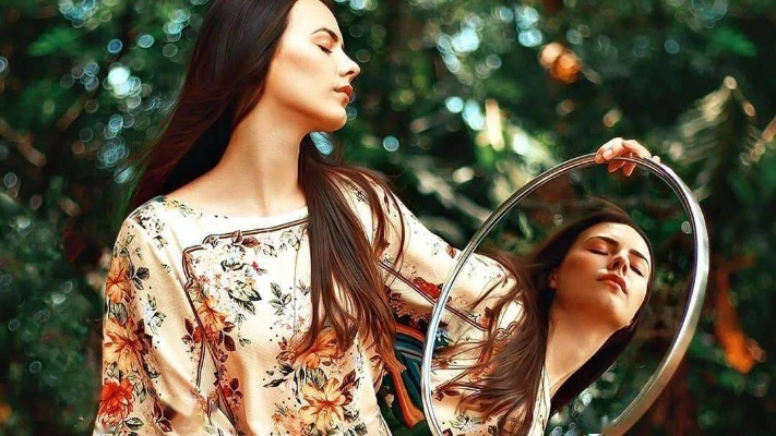 在光鲜外表下的挣扎与成长：探索《另一个我1大家闺秀》的内心世界与人生抉择