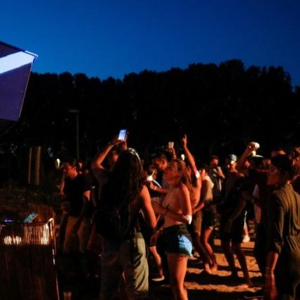 (疯狂派对游戏视频)疯狂大派对小游戏：让你沉浸在欢乐派对氛围中的狂热世界!