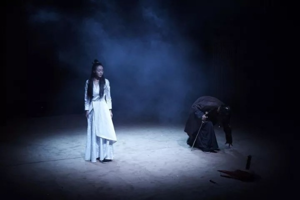 怨偶歌词：倾诉爱恨情仇，抒发心灵痛苦，描绘失落孤独的音乐之声