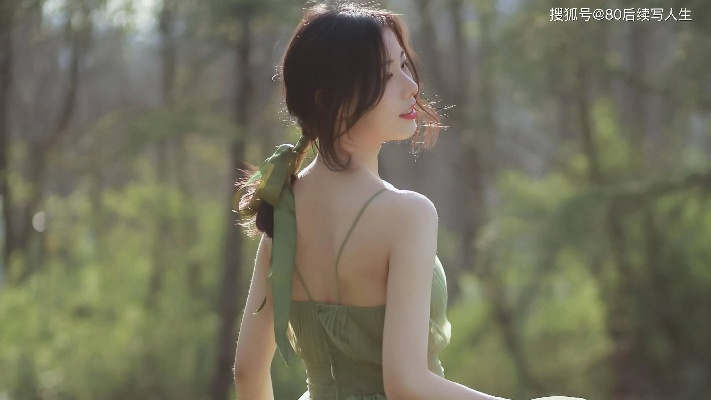 电脑桌面壁纸美女侧脸，清新自然妆容令人陶醉，尽显女性柔美神韵