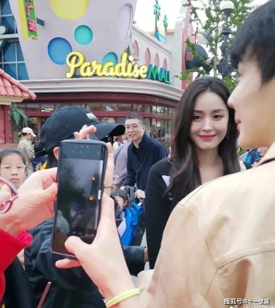 网友实地直击:在北京环球影城意外偶遇热播剧主角娜扎,获超高人气与关注 网友实地直击:在北京环球影城意外偶遇热播剧主角娜扎,获超高人气与关注