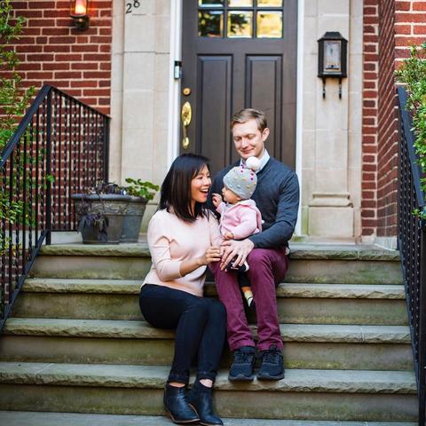 国足今晚在厦门激情对战日本队，期待扬眉吐气展现实力拼搏精神