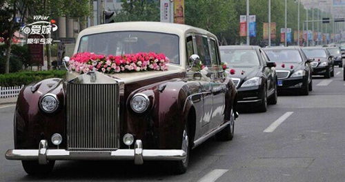(哈尔滨劳斯莱斯车队)哈尔滨劳斯莱斯出婚礼价格一览：想知道多少钱？