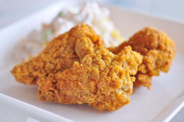 炸鸡怎么热才能保持鲜香美味?详细教你正确方式,让你吃到每一口都是热脆多汁的口感! 炸鸡怎么热才能保持鲜香美味?详细教你正确方式,让你吃到每一口都是热脆多汁的口感!