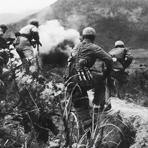 口袋英雄2战神传说：勇闯迷宫，挑战神秘BOSS，打造属于你的传奇冒险之旅