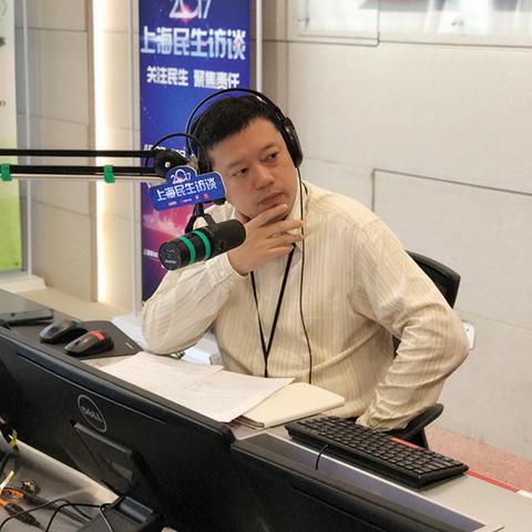 (实况足球手机游戏app)实况足球必备软件：让你身临其境感受真实足球比赛